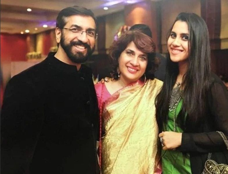 Nikhita-Gandhii-With-Her-Parents