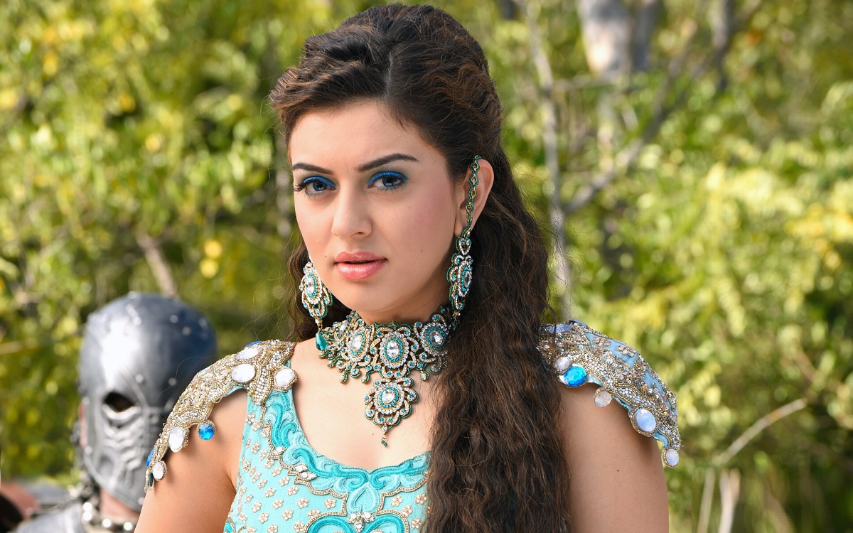 Hansika Motwani Biography