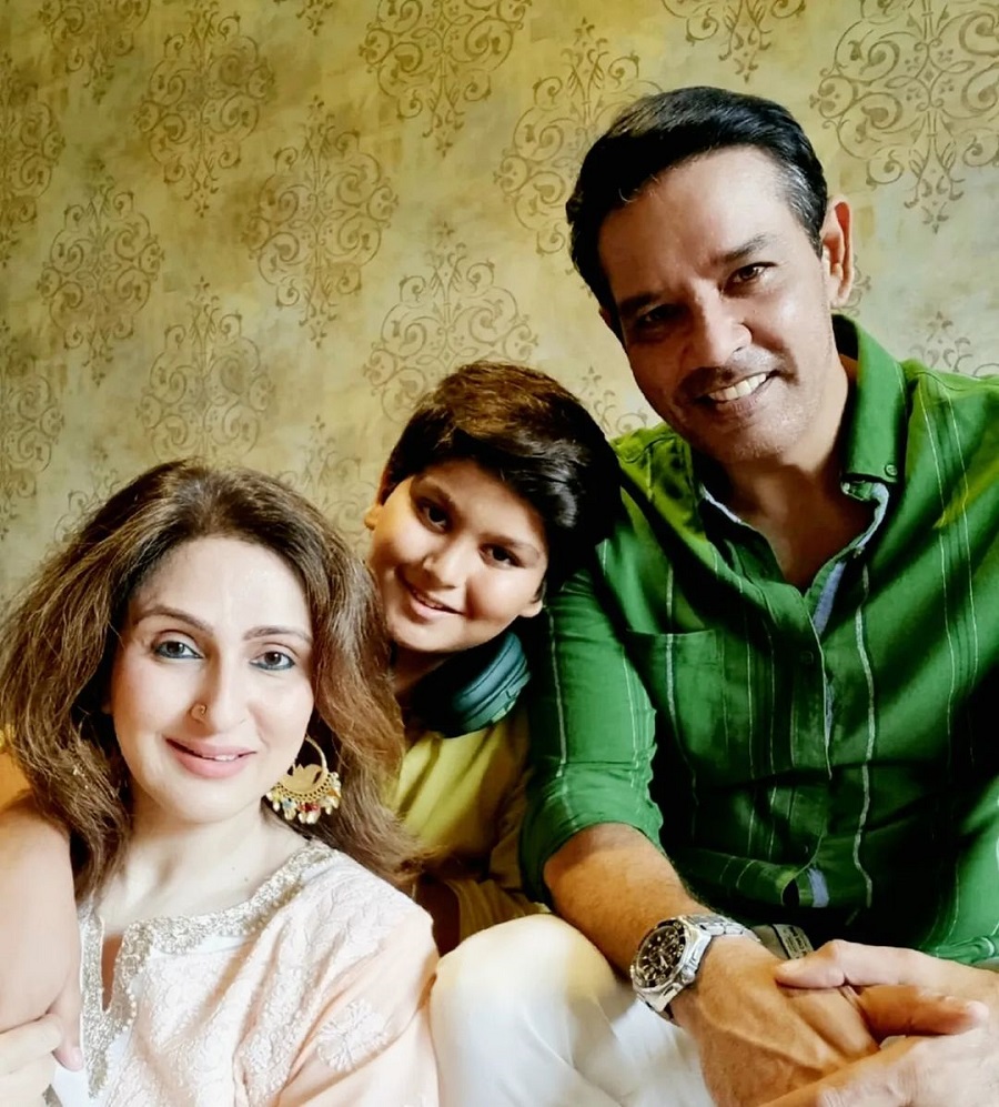 Anup Soni with his Family