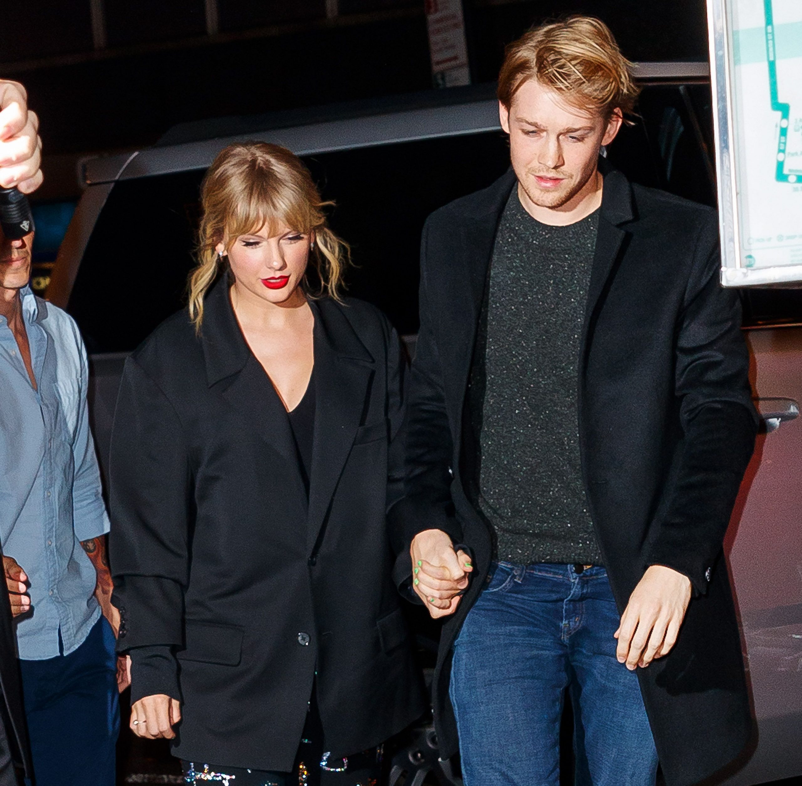 Taylor_Swift with her Boyfriend