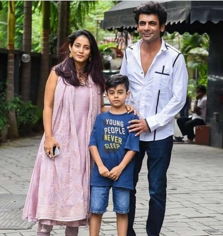 Sunil_Grover with his Family