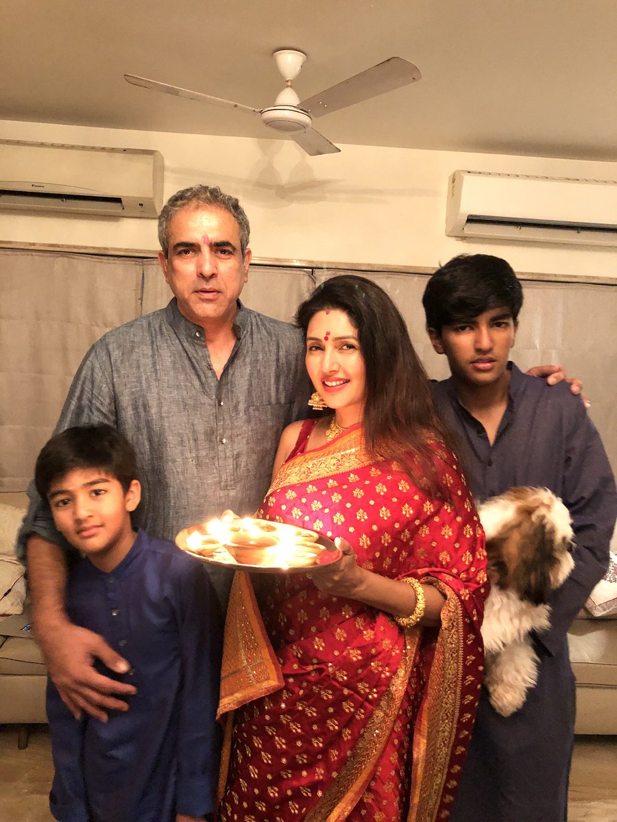 Deepti_Bhatnagar with her Family