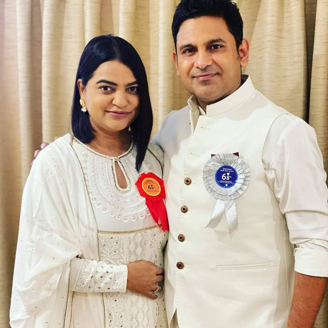 Manoj_Muntashir with his Wife