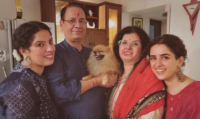 Sanya_Malhotra with her Family
