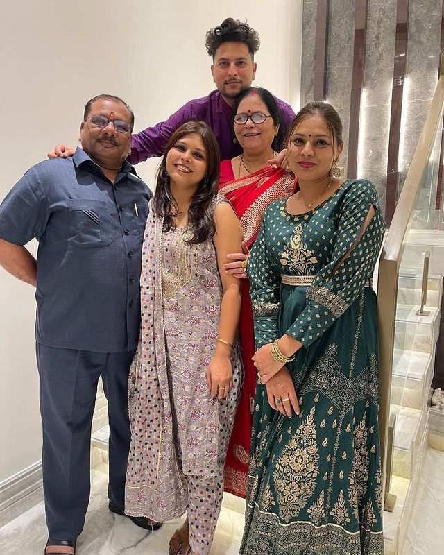 Kuldeep_Yadav with his Family
