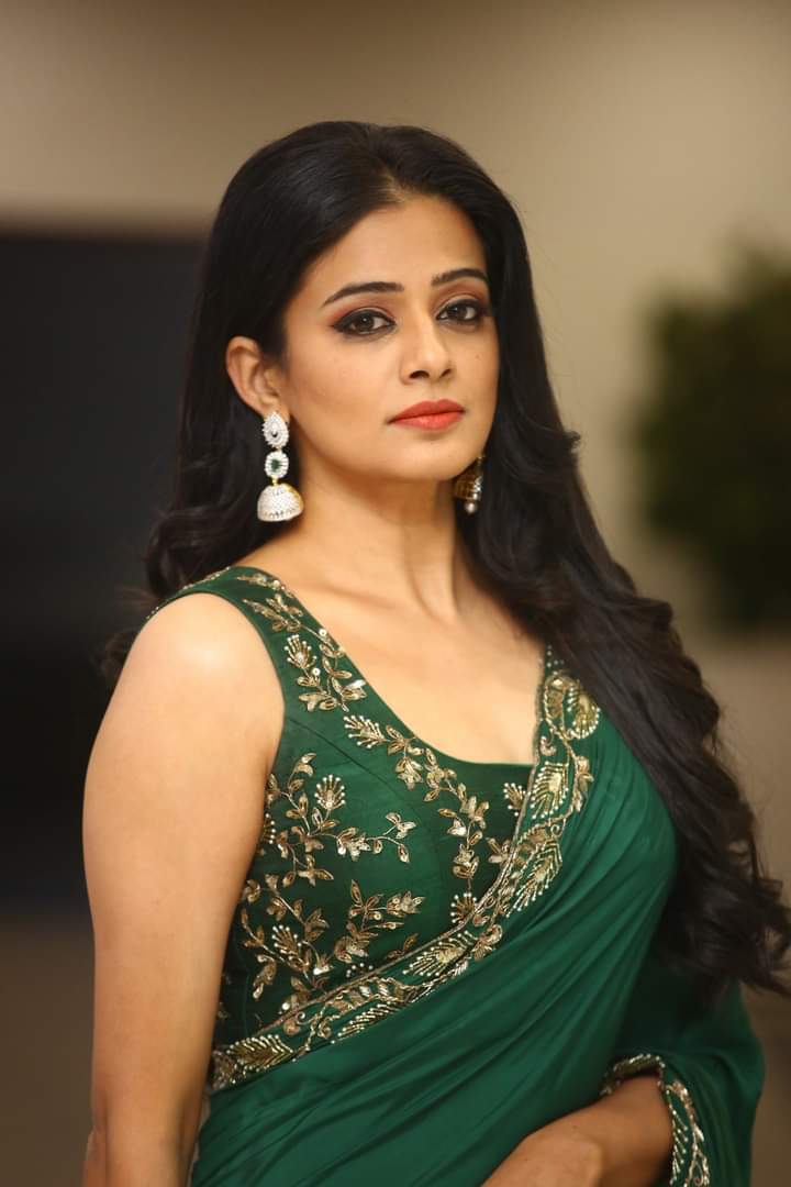 Priyamani Biography - Indian Actress mainly works in Telugu films