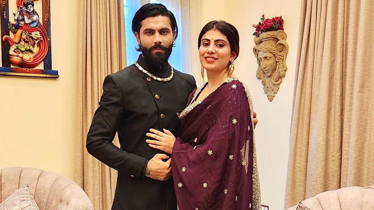 Ravindra_Jadeja with his wife
