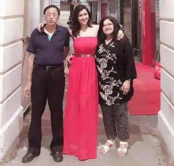 Mannara_Chopra with her Parents