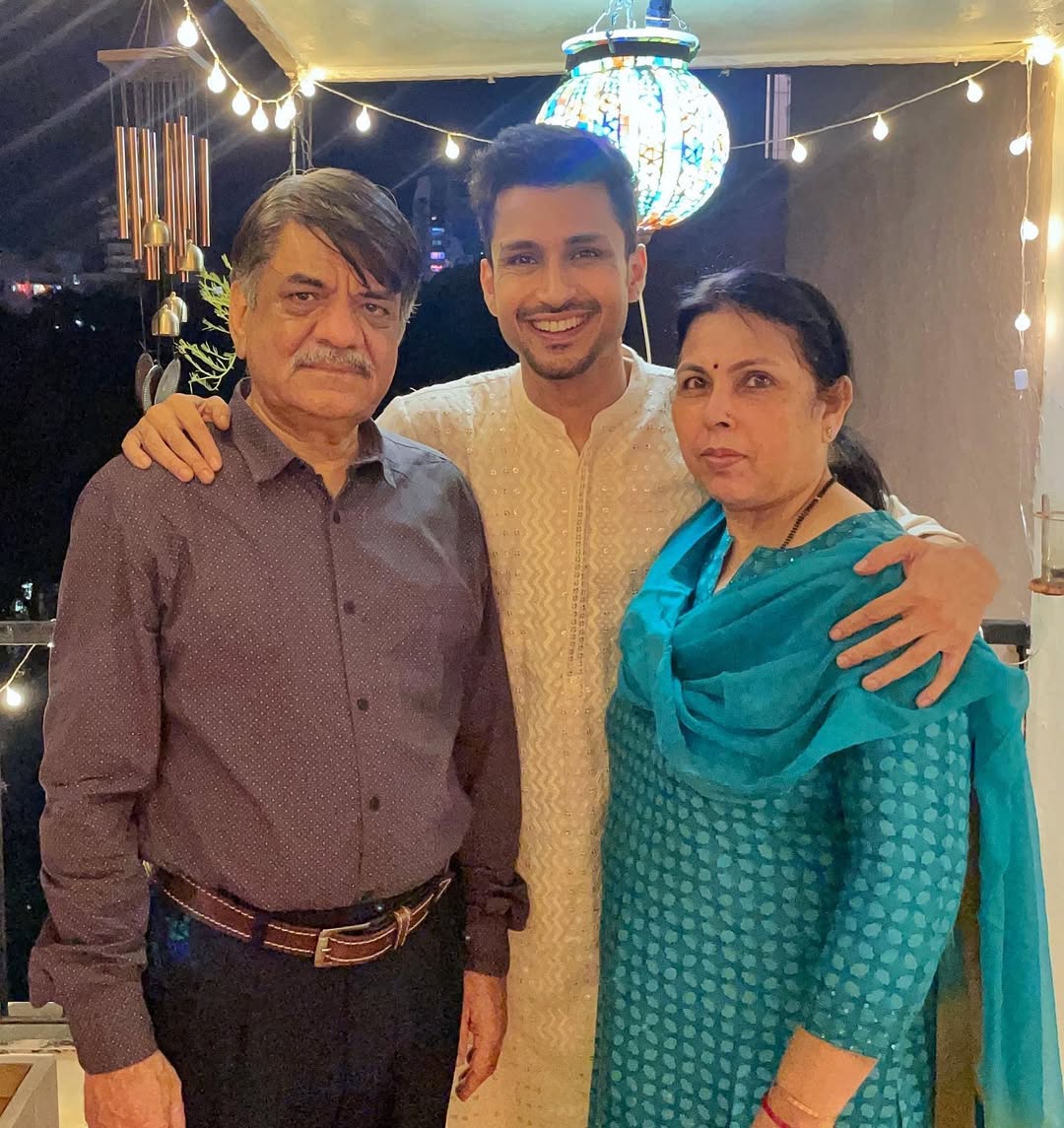 Amol Parashar Biography