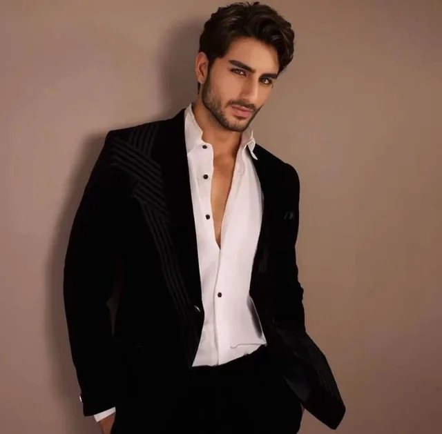 Ibrahim Ali Khan Biography